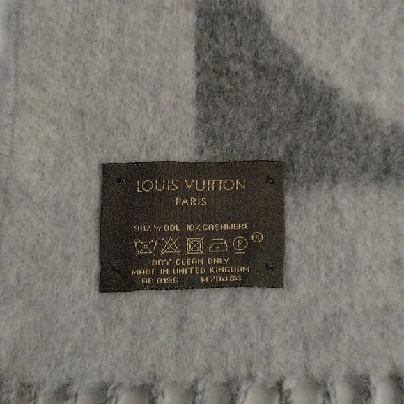 Louis Vuitton Cardiff Scarf - Picture 3 of 7